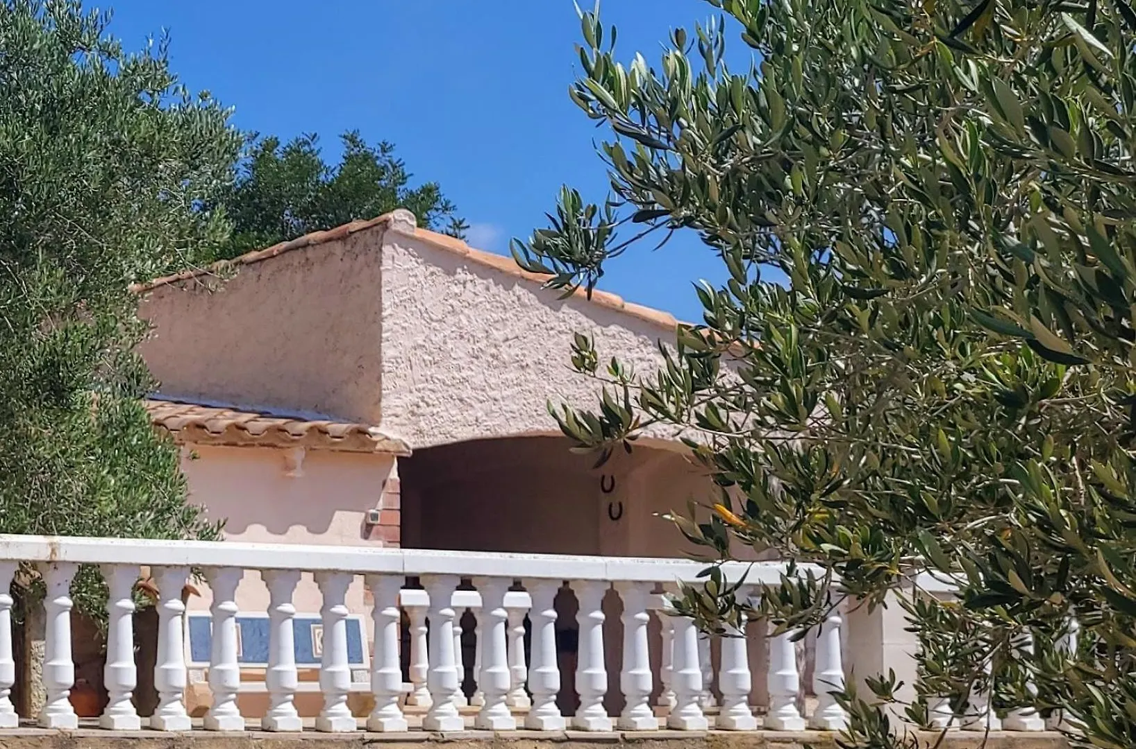 Las Aguilas, Casa Catala لاميتّيا ذي مار